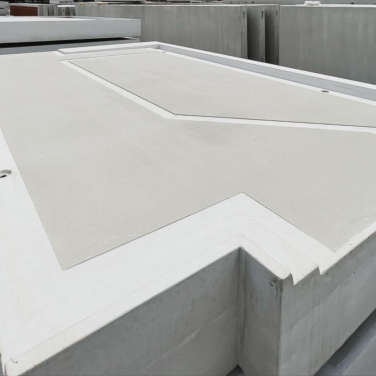Prefab betonnen balkonplaat met opstaande rand